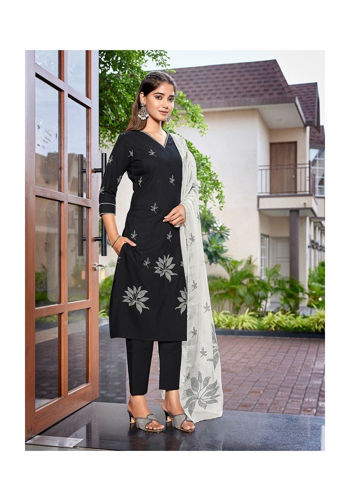 Malishka Export Black Cotton Embroidered Kurta Pant Set for Women - Image 3